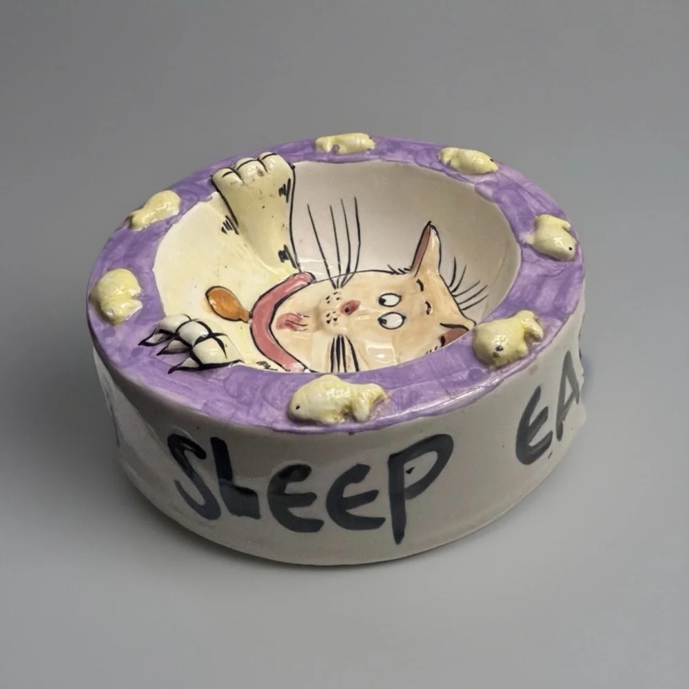 Vintage 1995 “ Eat Sleep” 3D Ceramic Pet’s Serving Bowl. Excellent Condition